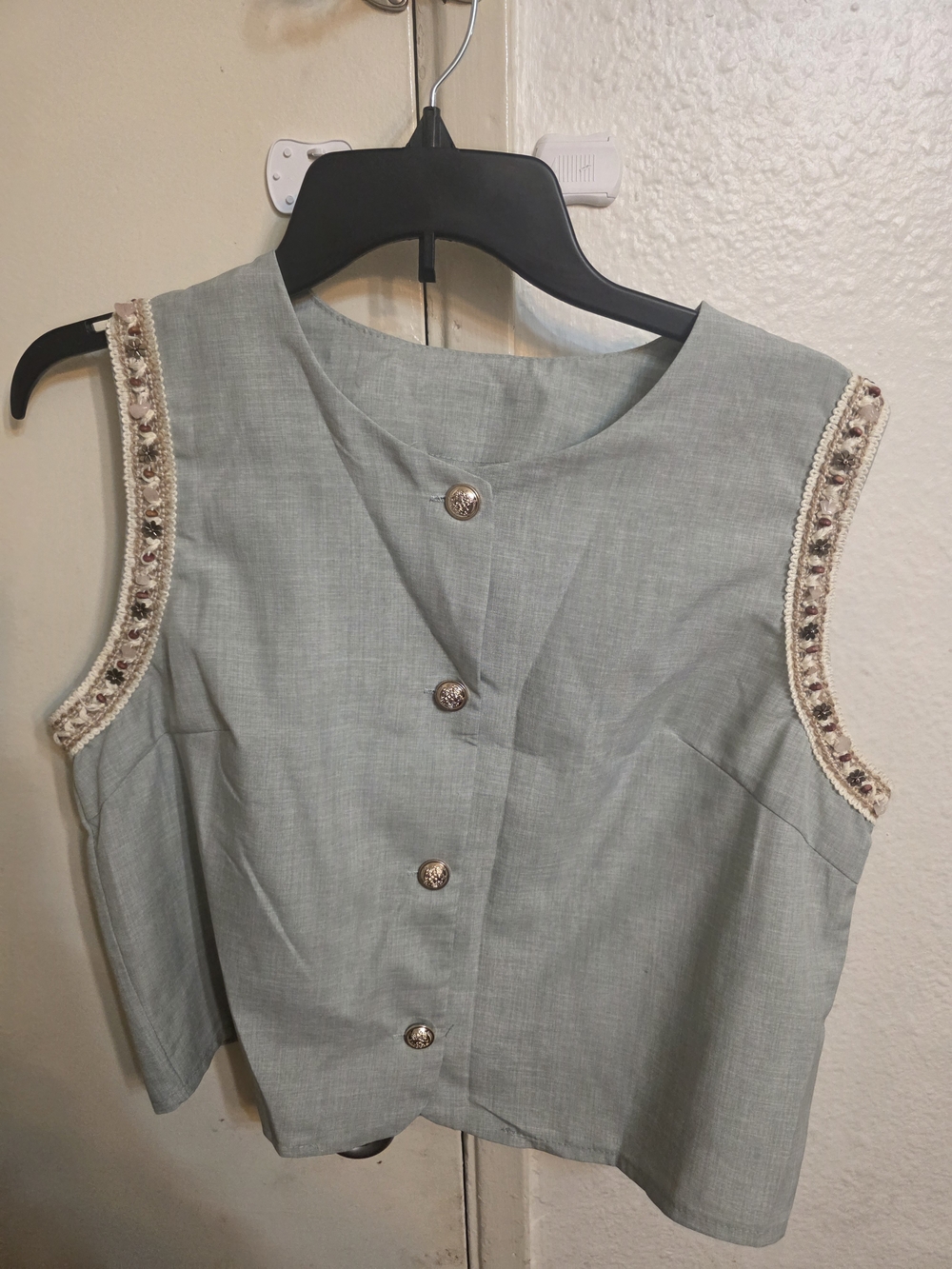 SHEIN Light Sage Green Sleeveless Button-Front Crop Top